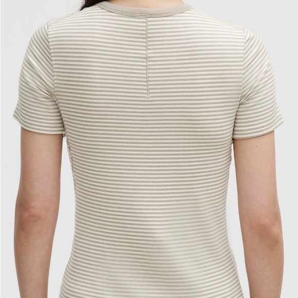 Lululemon, Hold Tight Short-Sleeve Shirt, Size 6, Sheer Oak - Picture 3 of 9